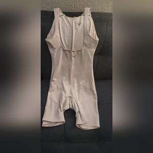Ambrielle Spanx Nude Under Bust Full Bodysuit Thigh Shapewear